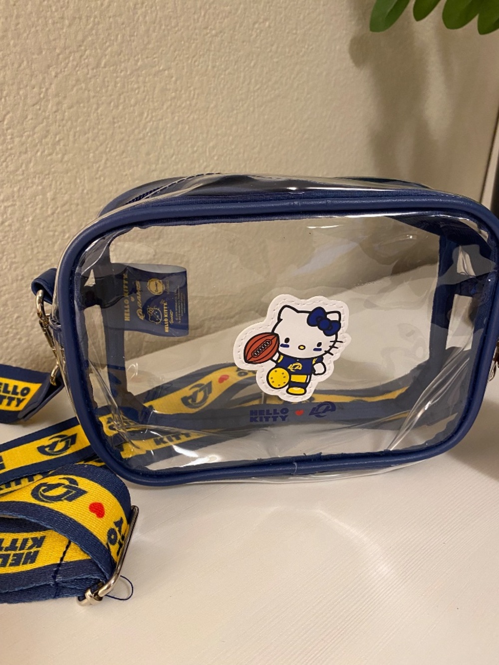 Hello Kitty x LA Rams Limited Edition Stadium Purse - Picture 2 of 8